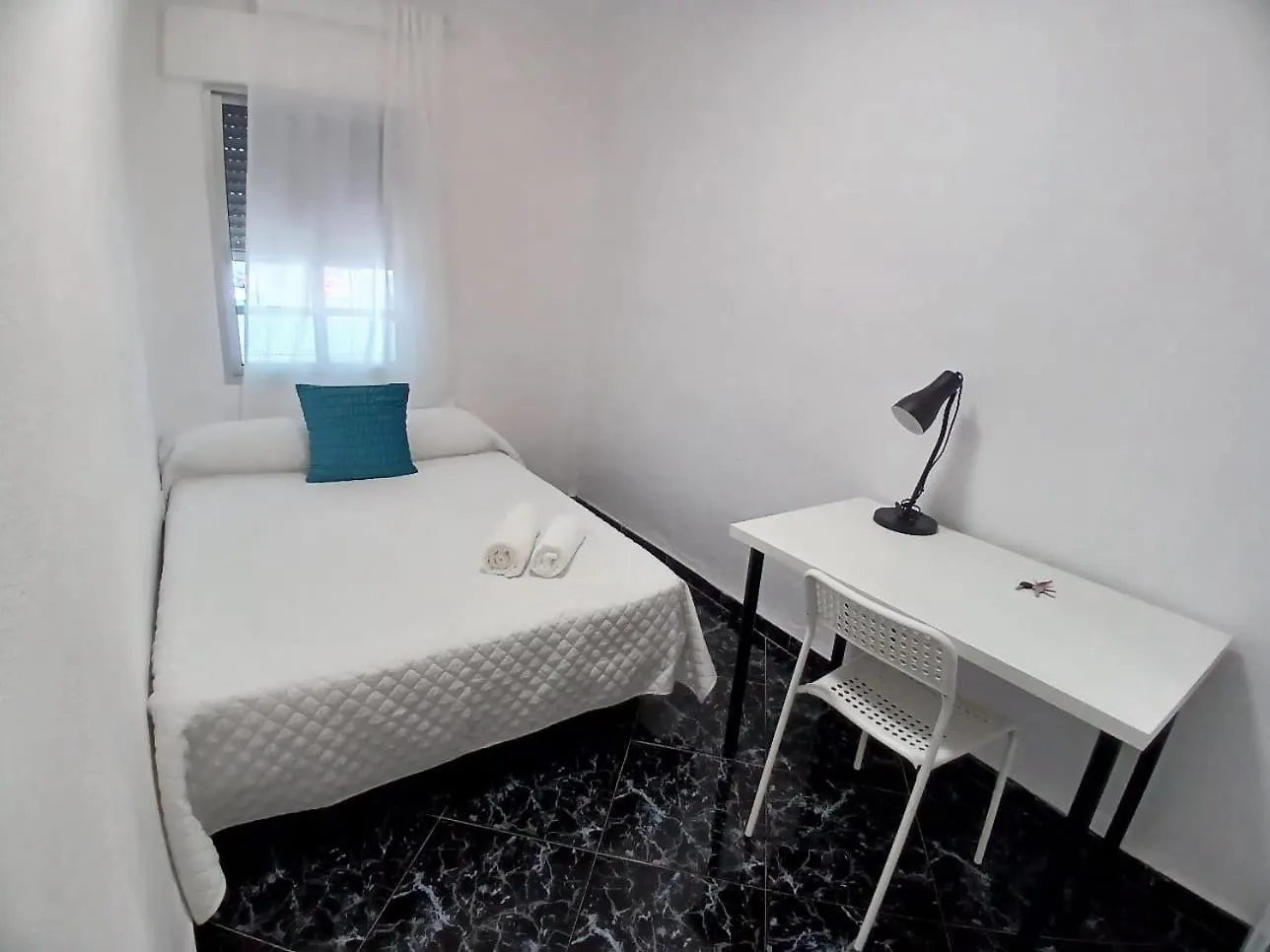 Budget And Lovely Rooms Macarena F Seville Apartment